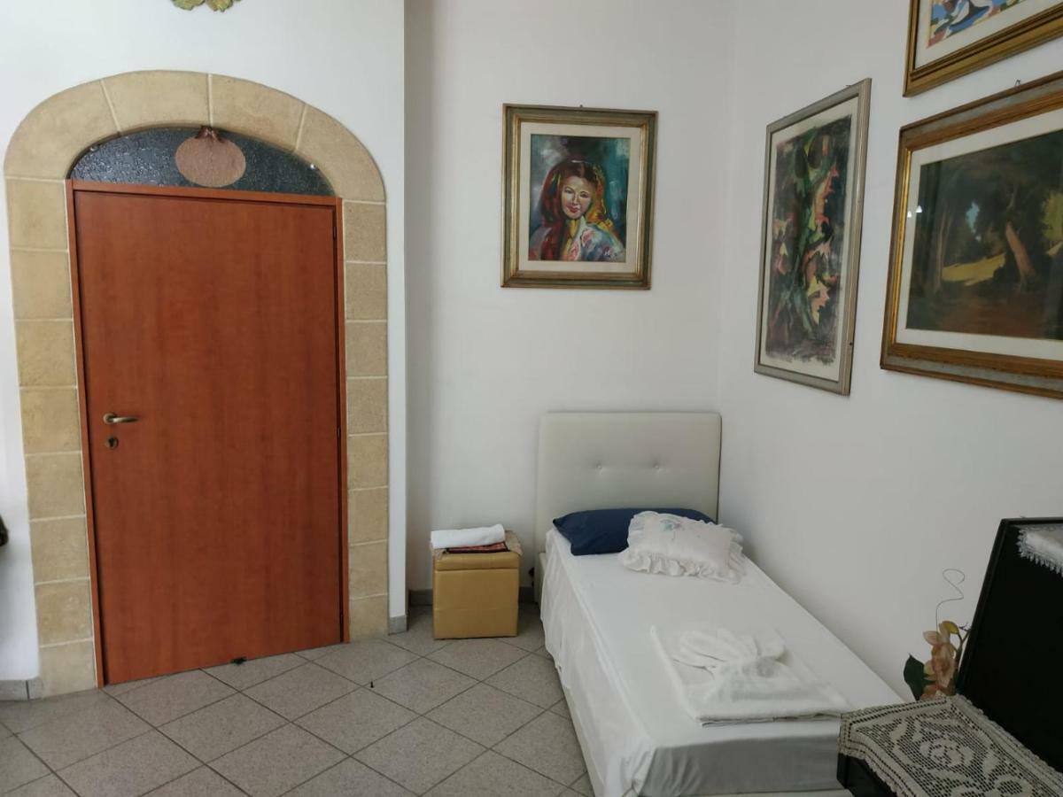 B&B Tra I Mari Del Salento Lecce Exterior photo